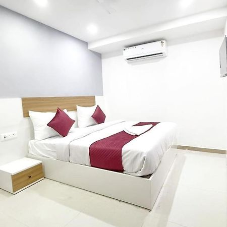 Modern Town Hotel New Delhi Ngoại thất bức ảnh
