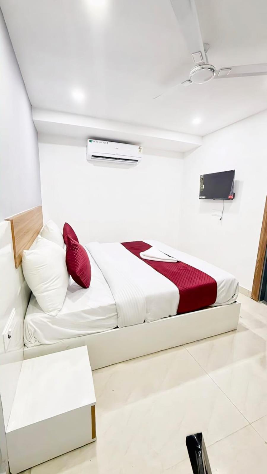 Modern Town Hotel New Delhi Ngoại thất bức ảnh