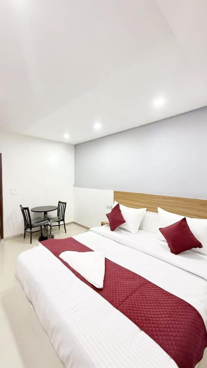 Modern Town Hotel New Delhi Ngoại thất bức ảnh