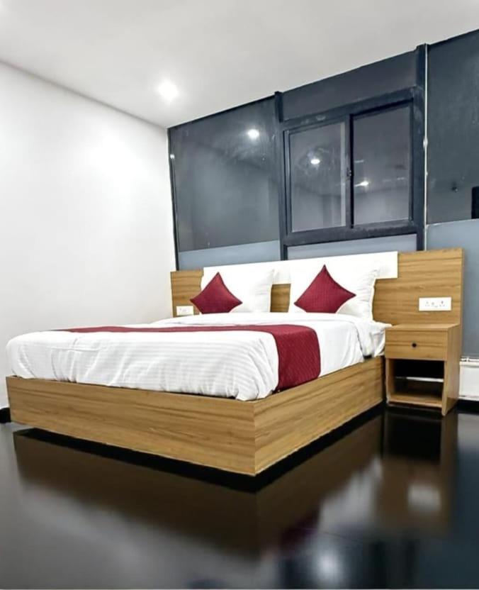 Modern Town Hotel New Delhi Ngoại thất bức ảnh