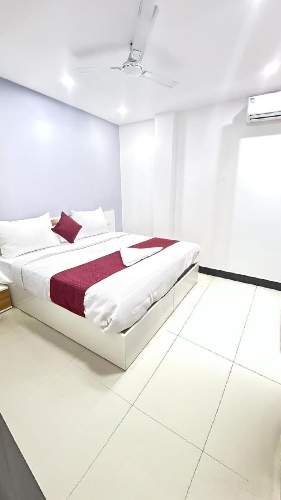 Modern Town Hotel New Delhi Ngoại thất bức ảnh