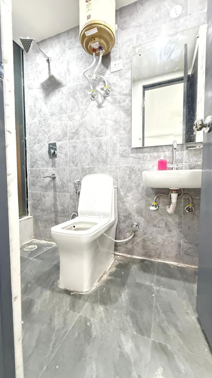 Modern Town Hotel New Delhi Ngoại thất bức ảnh