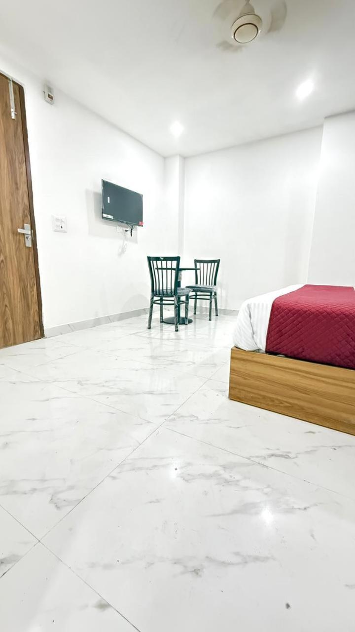 Modern Town Hotel New Delhi Ngoại thất bức ảnh