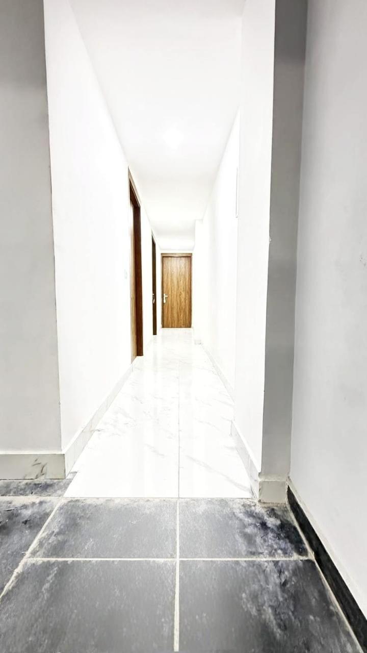 Modern Town Hotel New Delhi Ngoại thất bức ảnh